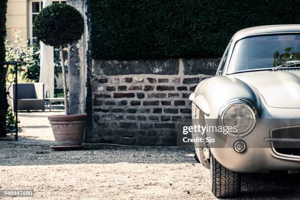 mercedes-benz 300sl gullwing oldtimer - mercedes benz 300sl gullwing stockfoto's en -beelden