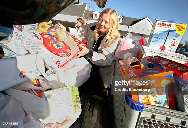 Joan McDonough loads her car up with merchandise from Wal-Mart after a morning of shopping in Framingham, Massachusetts on Friday, November 25, 2005....