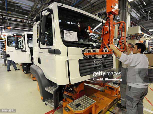 Man Radiator Truck Radiator Photos and Premium High Res Pictures - Getty Images