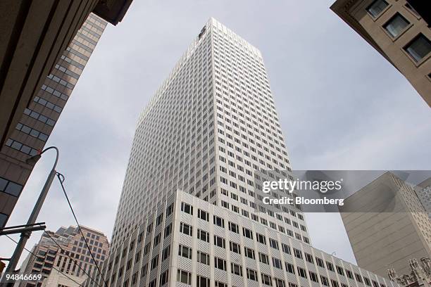 The building at 666 Fifth Avenue stands in New York, U.S., on Friday, April 25, 2008. Carlyle Group, the world's second-largest private-equity firm,...