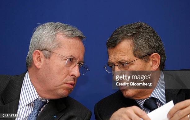 Pierre-Henri Gourgeon, left, chief operating officer of Air France KLM, speaks with Jean-Cyril Spinetta, chief executive and chairman of Air...