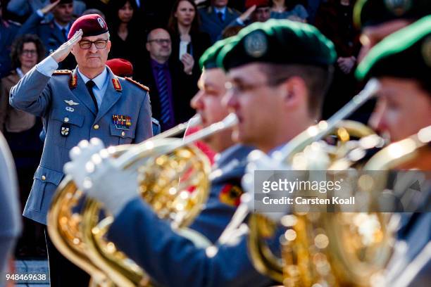 Soldiers of the Bundeswehr march past new Bundeswehr Chief of Staff Eberhard Zorn during a ceremony at the Defense Ministry on April 19, 2018 in...