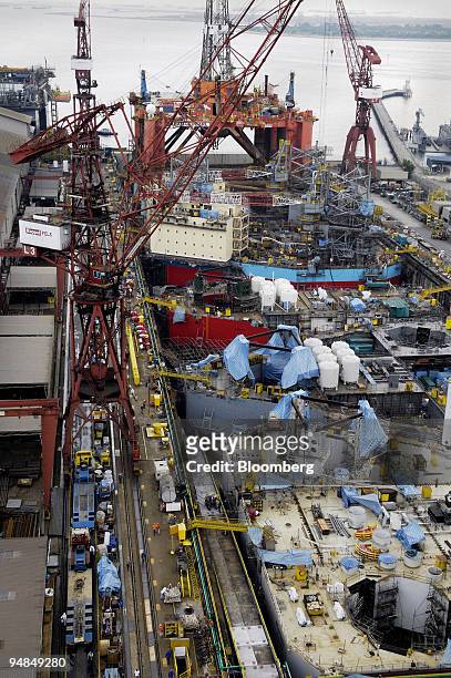 Oil rigs are under construction at Keppel Corp.'s FELS shipyard in Singapore, on Tuesday, April 22, 2008. Keppel Corp., the world's largest maker of...
