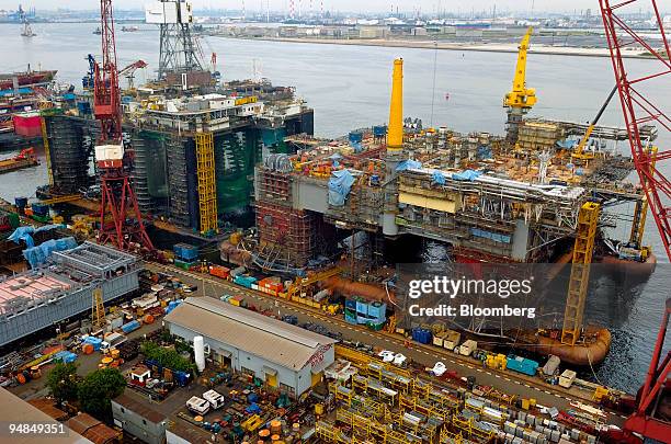 Oil rigs are under construction at Keppel Corp.'s FELS shipyard in Singapore, on Tuesday, April 22, 2008. Keppel Corp., the world's largest maker of...