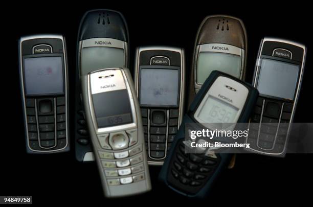 Cell Phones In 2005 434,486 Nokia Images Stock Photos, High-Res Pictures, and Images ...