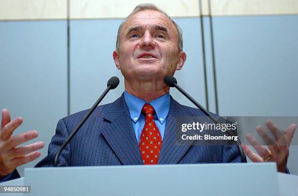 Issing Issing Photos and Premium High Res Pictures - Getty Images