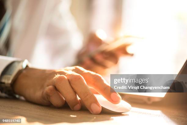 Hand Click/keyboard Finger Clicking Keyboard Photos and Premium High Res Pictures - Getty ...