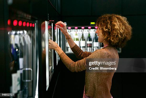 Deborah Bush uses a wine machine at Clo located in the Time Warner Center in New York, U.S., on Friday, Aug. 29, 2008. A few sips of Vega Sicilia...