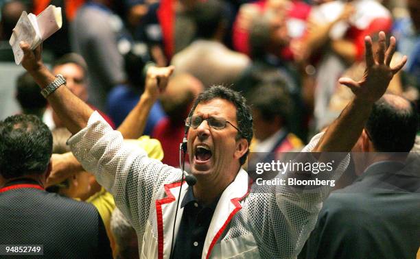 Trader signals an order as he works in the S&P 500 pit at the Chicago Board of Trade in Chicago, Illinois, U.S. On Tuesday, Sept. 2, 2008. U.S....