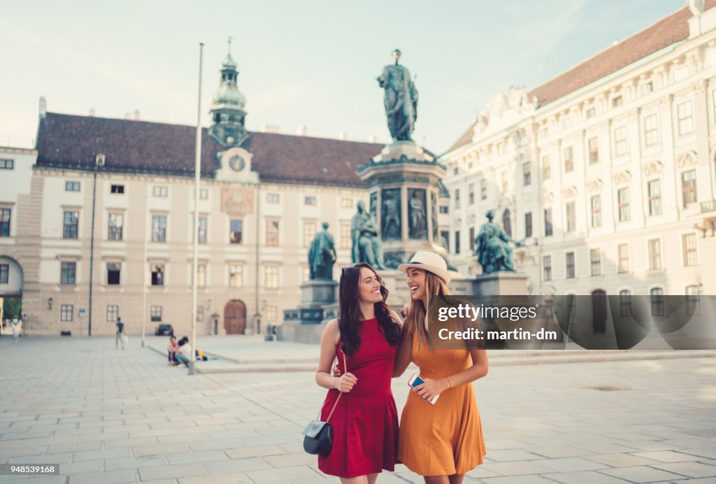 Schöne Frauen, Vienna im Sommer zu erkunden