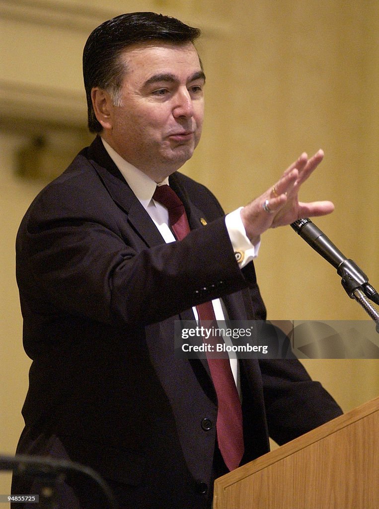 Philadelphia Federal Reserve Bank President Anthony Santomer