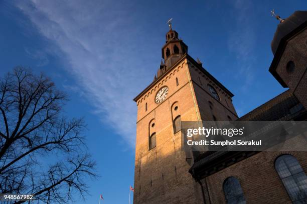 clock tower of oslo cathedral - sunphol stockfoto's en -beelden