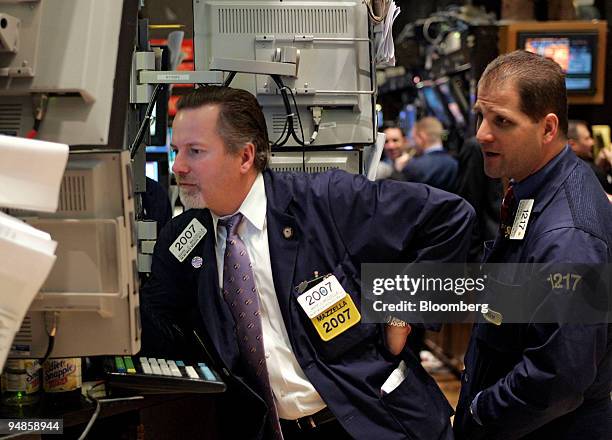 Traders and Specialists work on the floor of the New York Stock Exchange during the last trading session of the year, Friday, December 31, 2004. U.S....