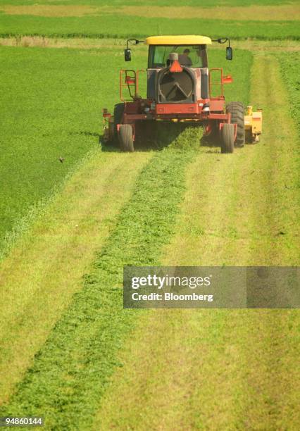 Cuting Farm Hay Cutting Photos and Premium High Res Pictures - Getty Images