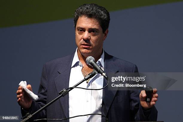 Roger Agnelli, president and chief executive officer with Cia. Vale do Rio Doce, speaks during a joint news conference with Luiz Inacio Lula da...