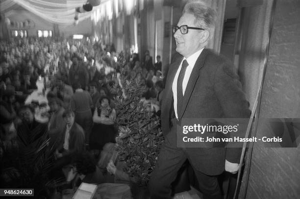 Bamberg, WEST GERMANY Hans-Jochen Vogel top candidate of the SPD. Social Democratic Party, campaigns on January 29, 1983 in Erlangen, Bremen,...