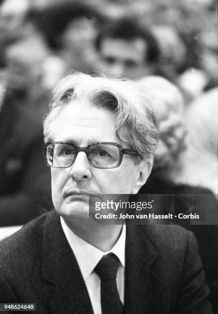 Bamberg, WEST GERMANY Hans-Jochen Vogel top candidate of the SPD. Social Democratic Party, campaigns on January 29, 1983 in Erlangen, Bremen,...
