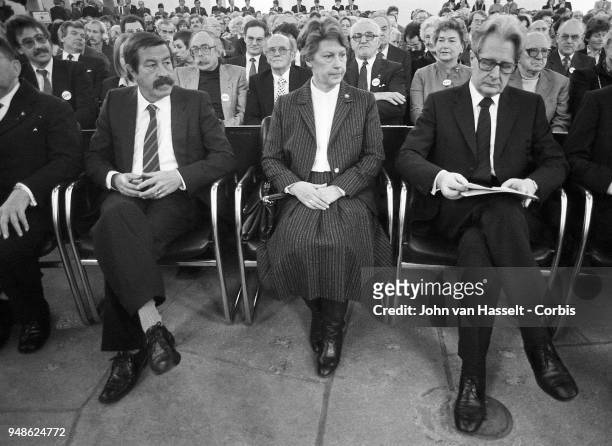 Frankfurt, WEST GERMANY Hans-Jochen Vogel top candidate of the SPD. Social Democratic Party, campaigns on January 29, 1983 in Erlangen, Bremen,...