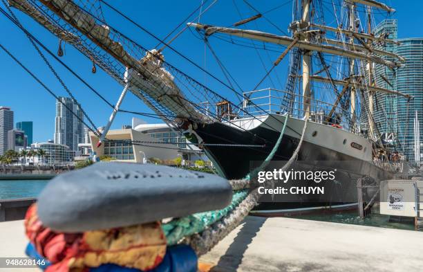 safe sailboat - sloop stock pictures, royalty-free photos & images