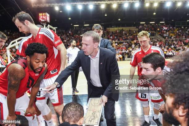 Vincent Collet coach of Strasbourg talks to the team during the Jepp Elite match between Strasbourg and Monaco on April 18, 2018 in Strasbourg,...