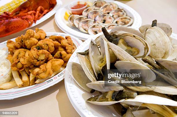 Clam Shell Menu Clams On Half Shell Photos and Premium High Res Pictures - Getty Images