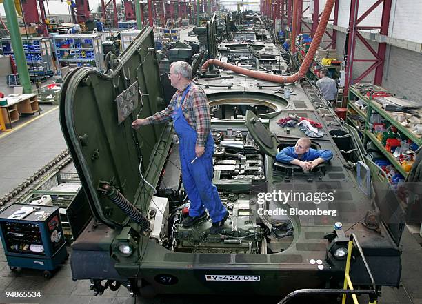 Workers maintain a Marder infantry fighting vehicle at Rheinmetall Landsysteme GmbH in Kassel, Germany, Tuesday, October 11, 2005. Rheinmetall...