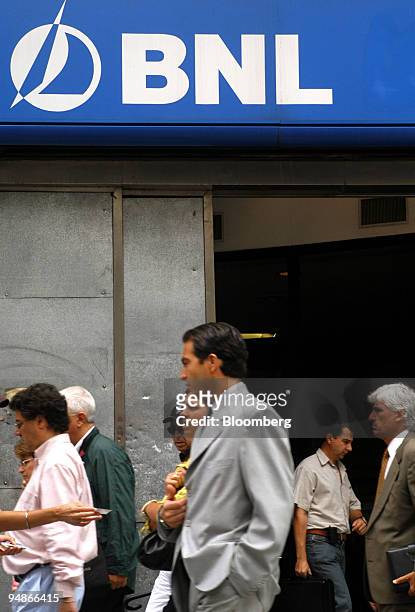 People walk in front of the headquarters of Banca Nazionale del Lavoro in Buenos Aires, Argentina, March 18, 2004 Banca Nazionale del Lavoro SoA,...