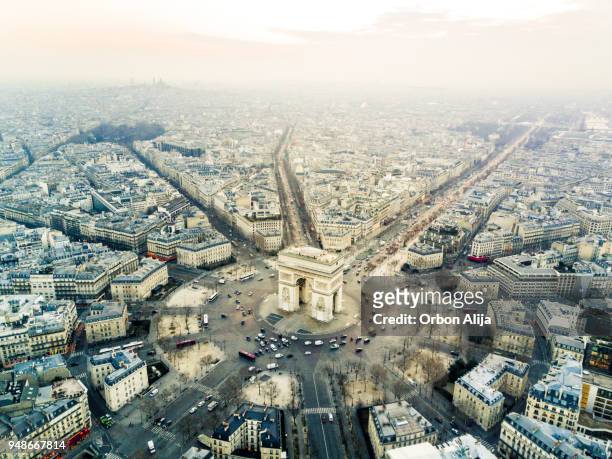 triumphal arch - arc de triomphe aerial view stock pictures, royalty-free photos & images