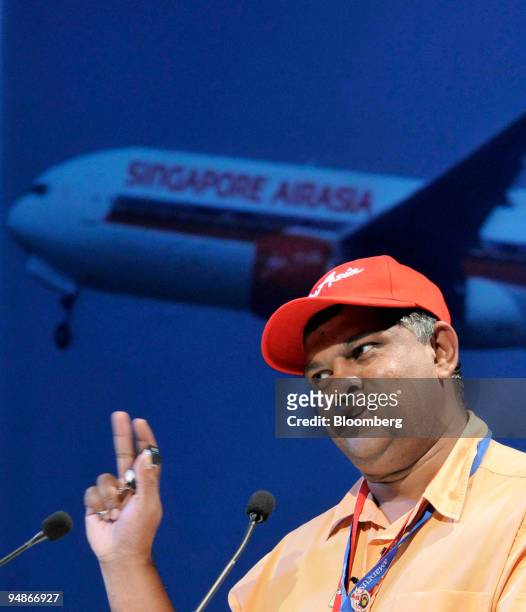 Tony Fernandes, chief executive officer of AirAsia Bhd., speaks during the Amadeus Global Airline forum in Bangkok, Thailand, on Thursday, April 3,...