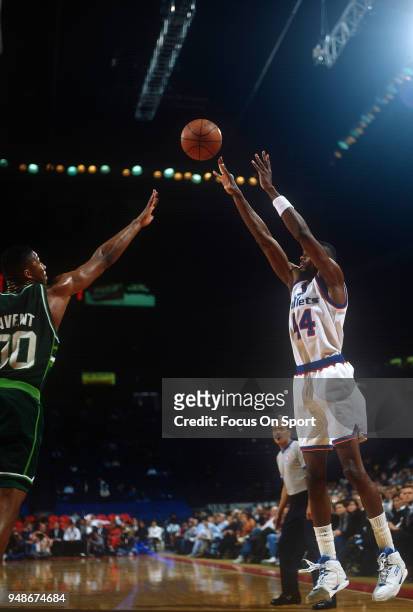 Harvey Grant of the Washington Bullets shoots over Anthony Avent of the Milwaukee Bucks during an NBA basketball game circa 1992 at the Capital...