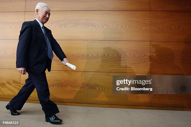 Toshihiko Fukui, governor of the Bank of Japan, leaves a news conference in Tokyo, Japan, on Wednesday, March 19, 2008. The Bank of Japan said...