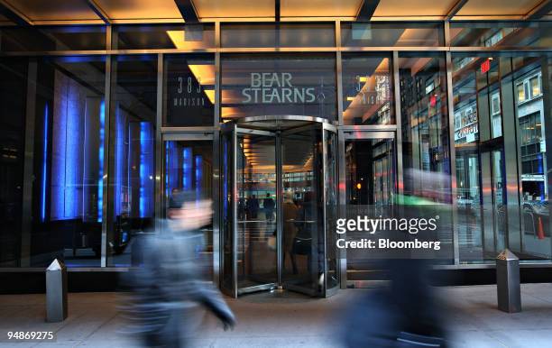 Pedestrians pass the Bear Stearns Cos. Headquarters in New York, U.S., on Monday, March 17, 2008. JPMorgan Chase & Co. Agreed to buy Bear Stearns...