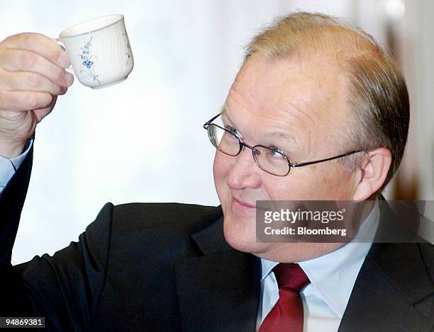 Swedish Prime Minister Goeran Persson inspects a coffee cup before the start of the EU Summit in Brussels, Belgium, Friday, June 17, 2005. European...