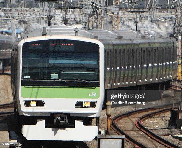 East Japan Railway Co.'s Yamanote-line train approaches Tokyo Station in Tokyo, Japan, on Tuesday, April 1, 2008. East Japan Railway Co., the...