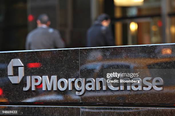 People enter the JPMorgan Chase & Co. Offices in New York, U.S., on Monday, March 17, 2008. JPMorgan Chase & Co. Agreed to buy Bear Stearns Cos. For...