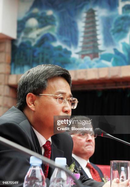 China Construction Bank Chairman Guo Shuqing, left, speaks while Bank of America Corp Chairman Kenneth D. Lewis, right, listens at a press conference...