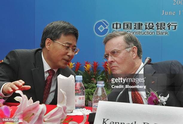 China Construction Bank Chairman Guo Shuqing, left, speaks with Bank of America Corp Chairman Kenneth D. Lewis, right, at a press conference in...