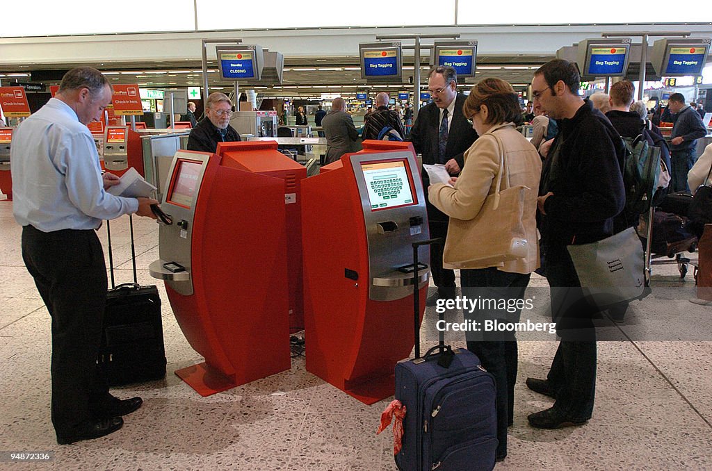 Customers use the new Aer Lingus auto check-in machines at D