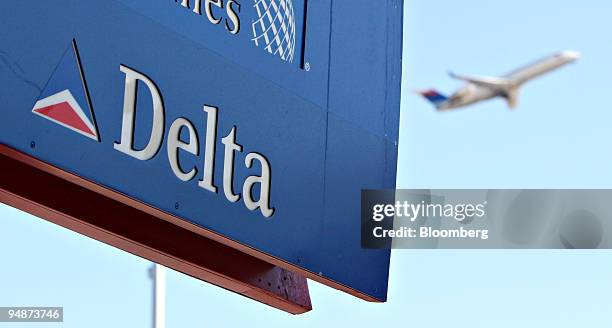 Delta Fill Sign 4,117 Delta Sign Stock Photos, High-Res Pictures, and Images - Getty Images