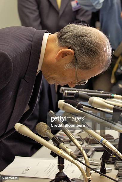 Kunio Takagi, the president of Daiei Inc., bows during a press briefing at the Tokyo Stock Exchange on October 15, 2004. The president of the...