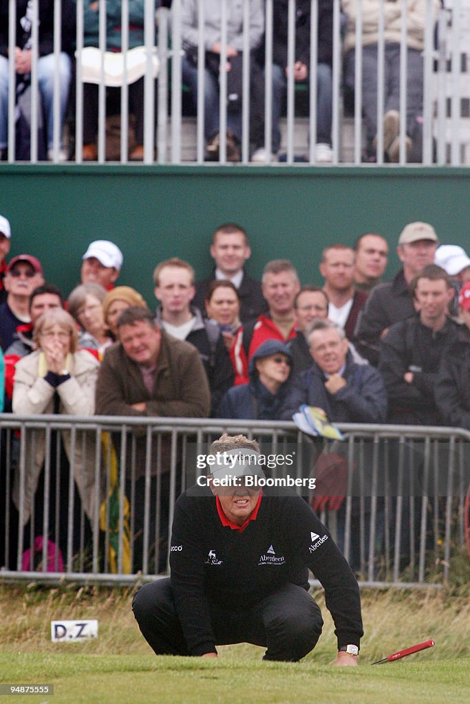 Colin Montgomerie of Scotland lines up a putt on the 18th gr