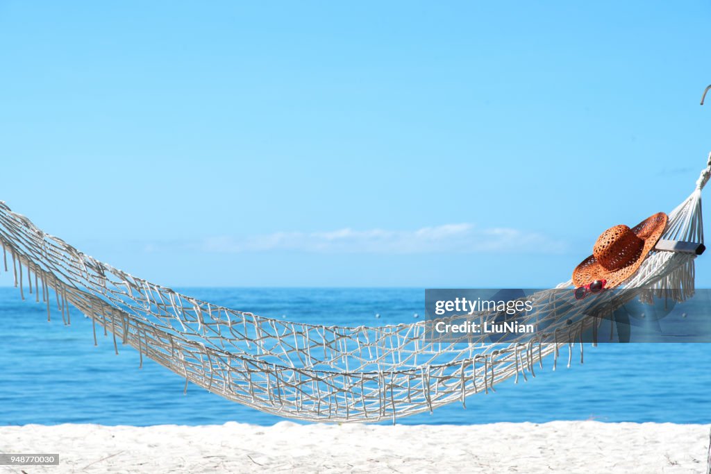 Aproveite o sol na praia ensolarada