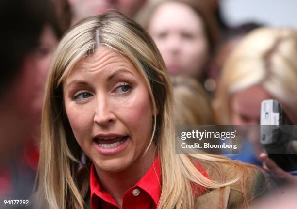 Heather Mills, estranged wife of former Beatle Paul McCartney, makes a statement outside the High Court in London, U.K., on Monday, March 17, 2008....