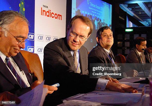 Nokia Oyj Chief Executive Officer Jorma Ollila participates in a panel with India's Telecom Regulatory Authority Chairman Pradip Baijal, left, at the...