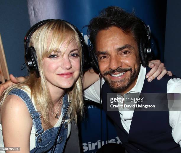 Actors Anna Faris and Eugenio Derbez visit SiriusXM Studios on April 19, 2018 in Los Angeles, California.