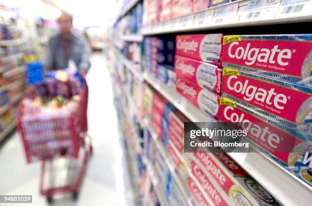 Colgate Toothpaste Racking 258 Colgate Toothpaste Stock Photos, High-Res Pictures, and Images ...