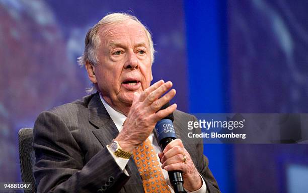 Boone Pickens, chief executive officer of BP Capital LLC, speaks during a session of the Clinton Global Initiative in New York, U.S., on Thursday,...