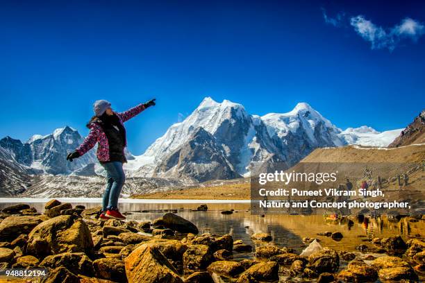 young woman at gurudongmar lake, in lachen - northeast india stock pictures, royalty-free photos & images