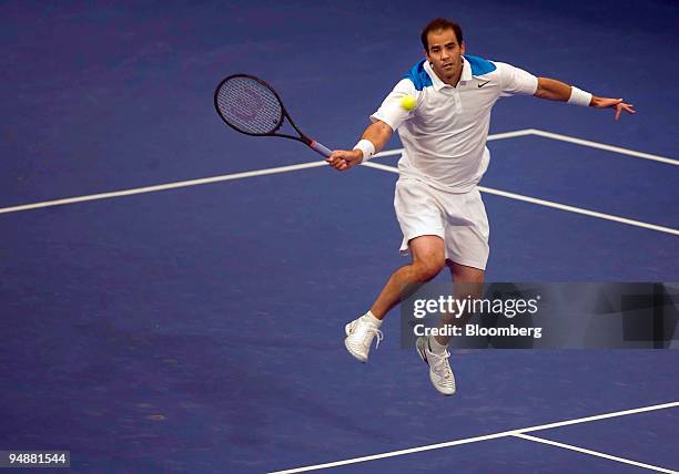 Pete Sampras of the U.S. Returns the volley to Roger Federer of Switzerland during a best-of-three-set exhibition match at Madison Square Garden in...