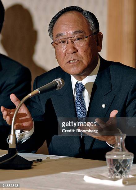 Canon Inc. CEO Fujio Mitarai speaks to reporters during a press briefing at the Keidanren in Tokyo Thursday, May 26, 2005.